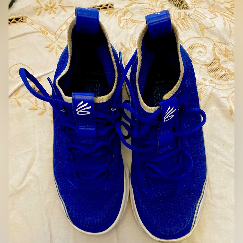 Steph Curry boys basketball shoes size 5.5 youth